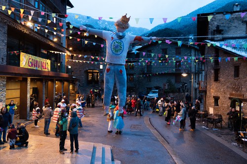 Celebración del Carnaval d'Ordino con actividades en interiores debido al mal tiempo
