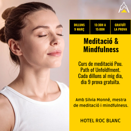 Mujer meditando en un taller de mindfulness en Andorra