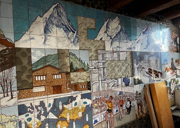 Mosaic cerámico de Sergi Mas en la fábrica de Arinsal