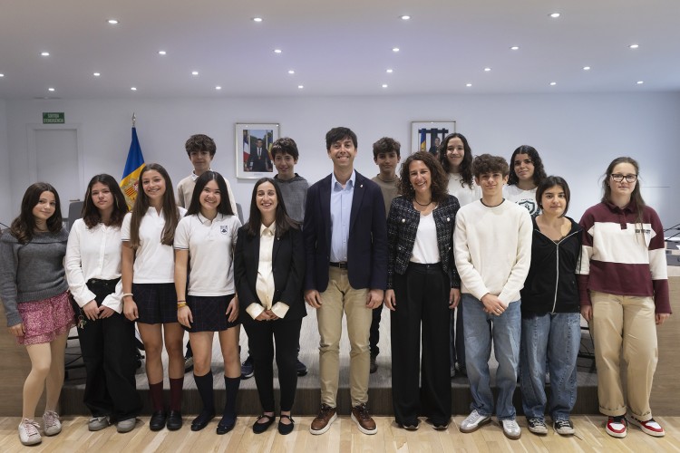 Grup de joves presentant propostes a Andorra la Vella