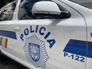 Policía de Andorra en un control en la frontera del río Runer.