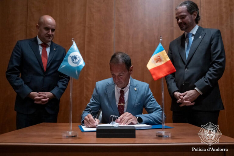 El director de la Policía de Andorra firma un acuerdo con INTERPOL en Toledo