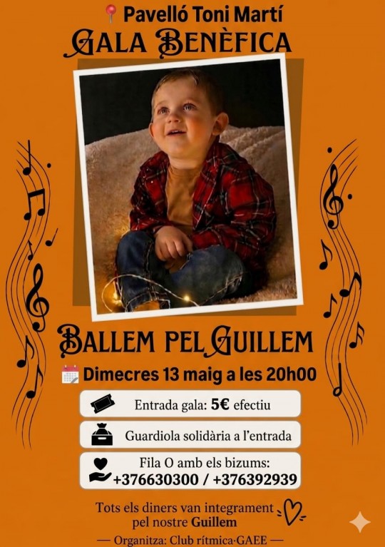 Niño sonriente en la gala benéfica Ballem pel Guillem