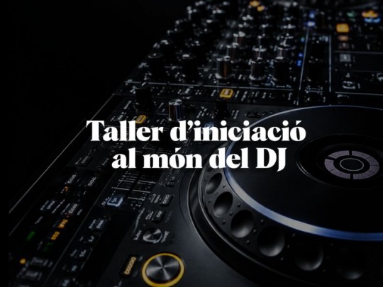 Mesa de mezclas de DJ con controles y botones