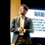 Un exfutbolista presenta un taller sobre prevención del acoso escolar a través del deporte
