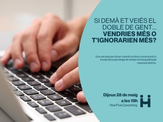 Mans escrivint en un teclat durant una xerrada sobre vendes