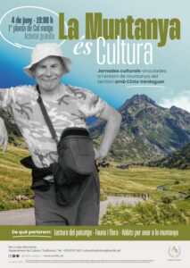 Hombre en la montaña con paisaje de fondo en Canillo