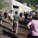 Grupo de personas mayores realizando actividades al aire libre en Encamp
