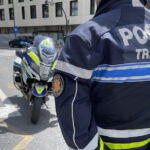 Policía de Andorra realizando controles de tráfico en motos y bicicletas.