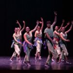 Jóvenes bailarines en el festival de Esbart Valls del Nord en Ordino