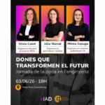 Tres mujeres ingenieras en evento sobre mujeres en ingeniería