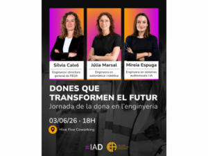 Tres mujeres ingenieras en evento sobre mujeres en ingeniería