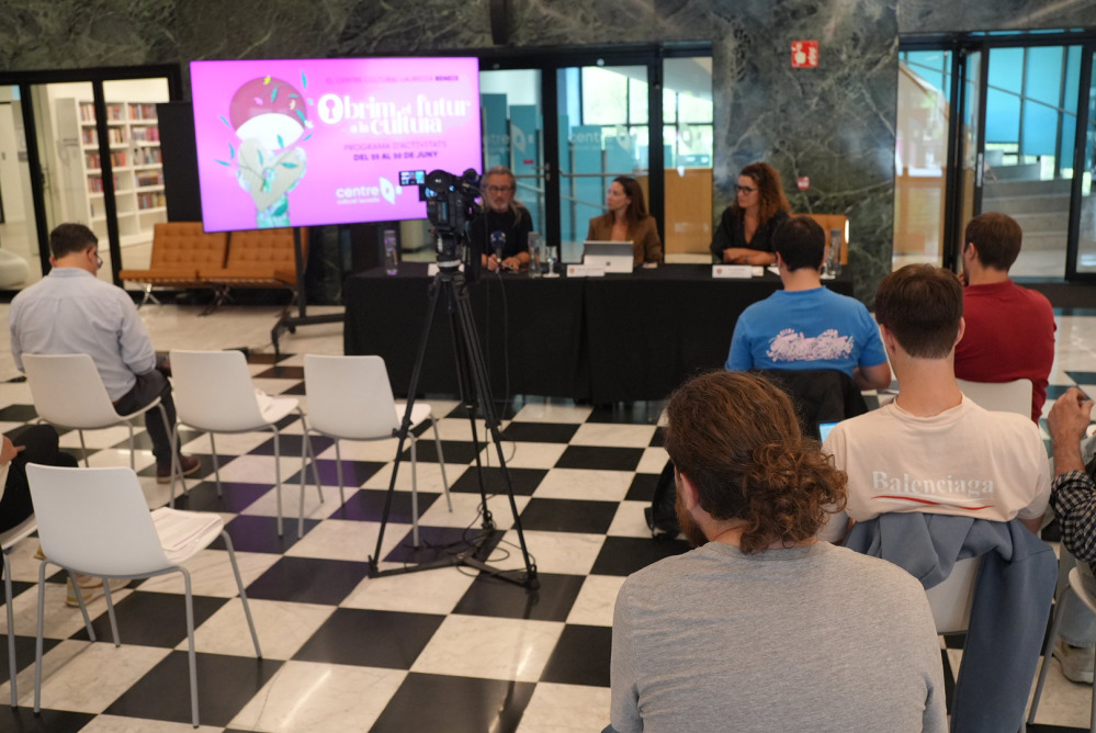 Reunión sobre la reobertura del Centre Cultural Lauredià en Sant Julià de Lòria.