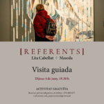 Persona observando la exposición de Lita Cabellut y Maseda en Andorra la Vella